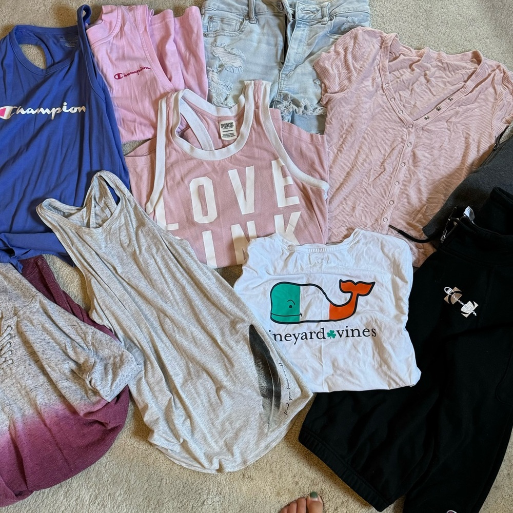 Women’s / juniors bundle clothes size xsmall/small